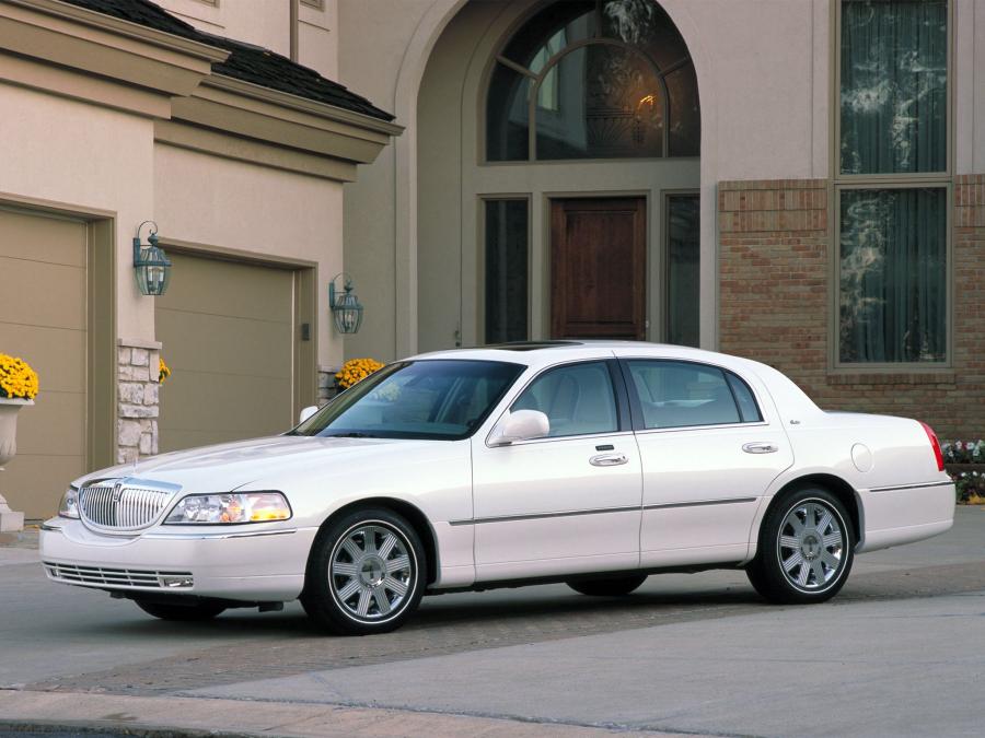  Lincoln Town Car 2003 года  (фото 68 из 68)